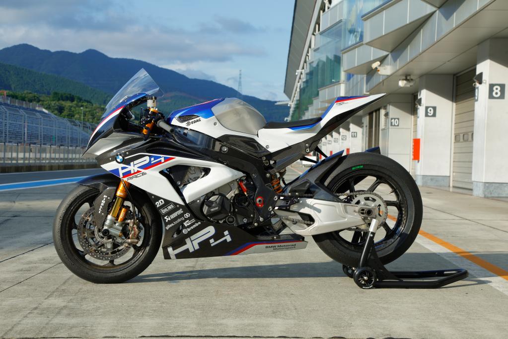 世界限定750台 価格は1000万円 Bmw Hp4 Race に乗った Motor Fan Bikes モータファンバイクス