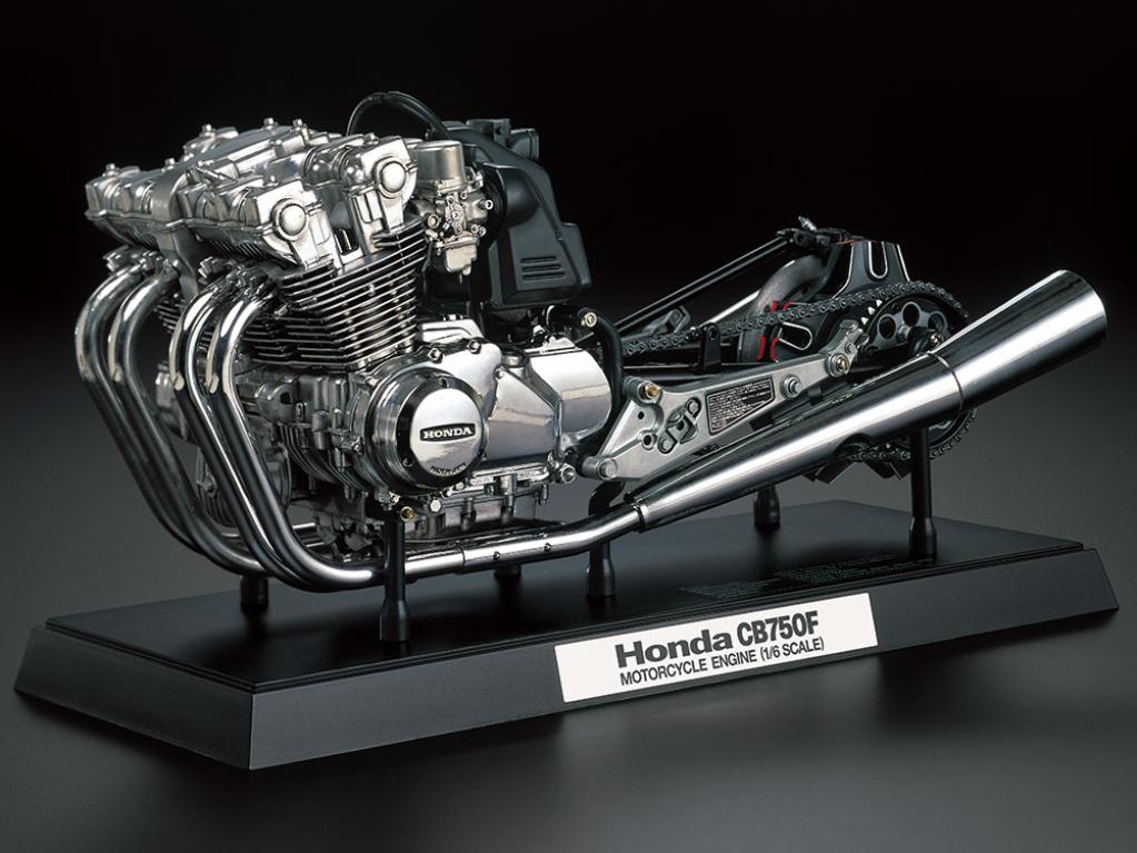 模型エンジン昔のグローエンジンです