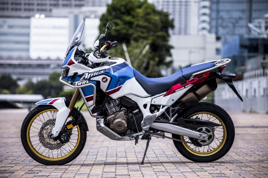 足つきチェック 身長170cmの場合 Crf1000lアフリカツイン アドベンチャースポーツ試乗レポ Motor Fan Bikes モータファンバイクス