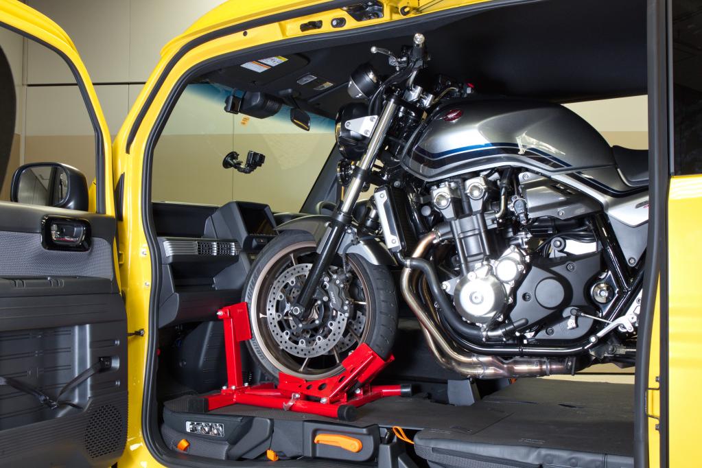 ホンダn Van トランポ性能検証 ビッグバイクも積めるけど 原付二種のcb125rは意外と手強い Motor Fan Bikes モータファンバイクス