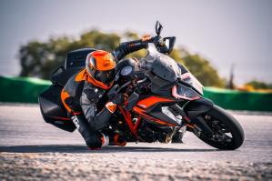 インターモト2018】KTM 1290 SUPER DUKE GTの装備を刷新！ 新型TFT