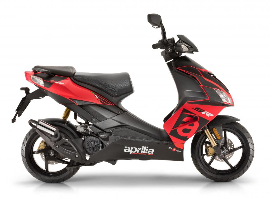 2ストスクーターsr50r発売 2スト キャブでユーロ4の排ガス規制をクリアするってすごいこと アプリリア Motor Fan Bikes モータファンバイクス