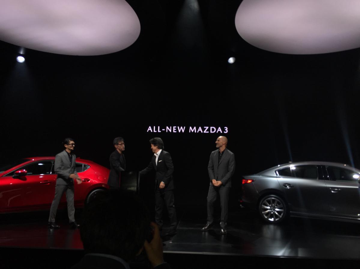 速報 Mazda3 新旧サイズ比較 Laショーで公開された新型マツダ3 Vs マツダ アクセラ 先代 Motor Fan モーターファン