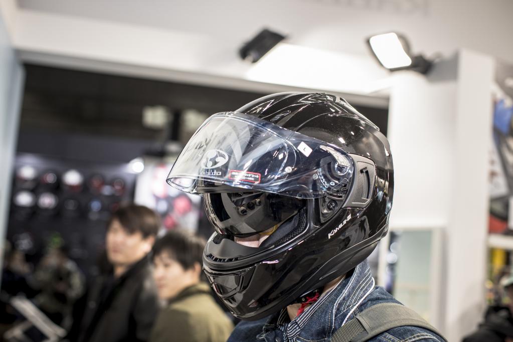 まだ発売前の新型ヘルメット「KAMUI-Ⅲ」、早速かぶってみた！【KABUTO