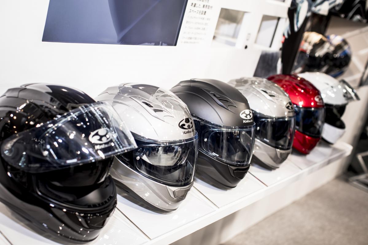 まだ発売前の新型ヘルメット「KAMUI-Ⅲ」、早速かぶってみた！【KABUTO】 大阪モーターサイクルショー2019｜Motor-Fan  Bikes[モータファンバイクス]