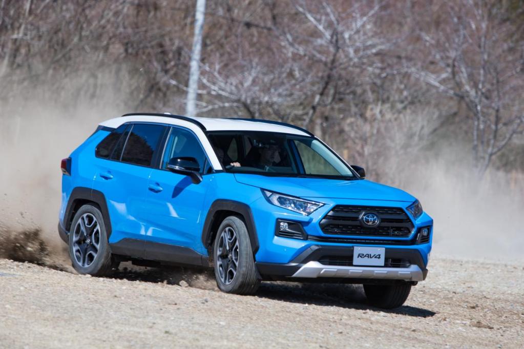 トヨタRAV4雪上試乗記〉ラフロードでも積極的にアクセルを踏みたくなる 