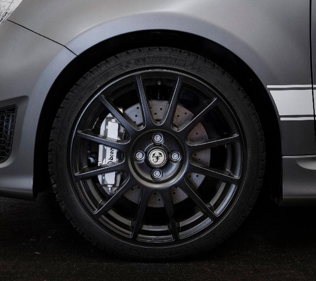 アバルト　コンペ　パフォーマンスパッケージ　17 アバルト595コンペティツィオーネに160台の限定車「パフォーマンス