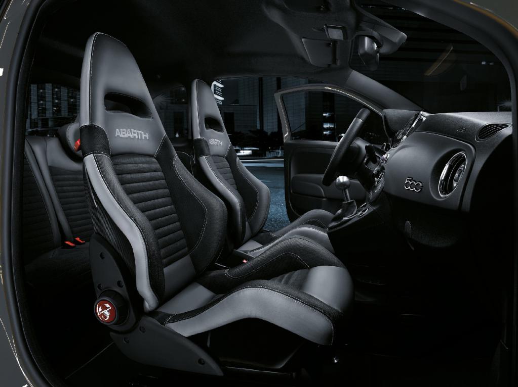 アバルト　コンペ　パフォーマンスパッケージ　17 アバルト595コンペティツィオーネに160台の限定車