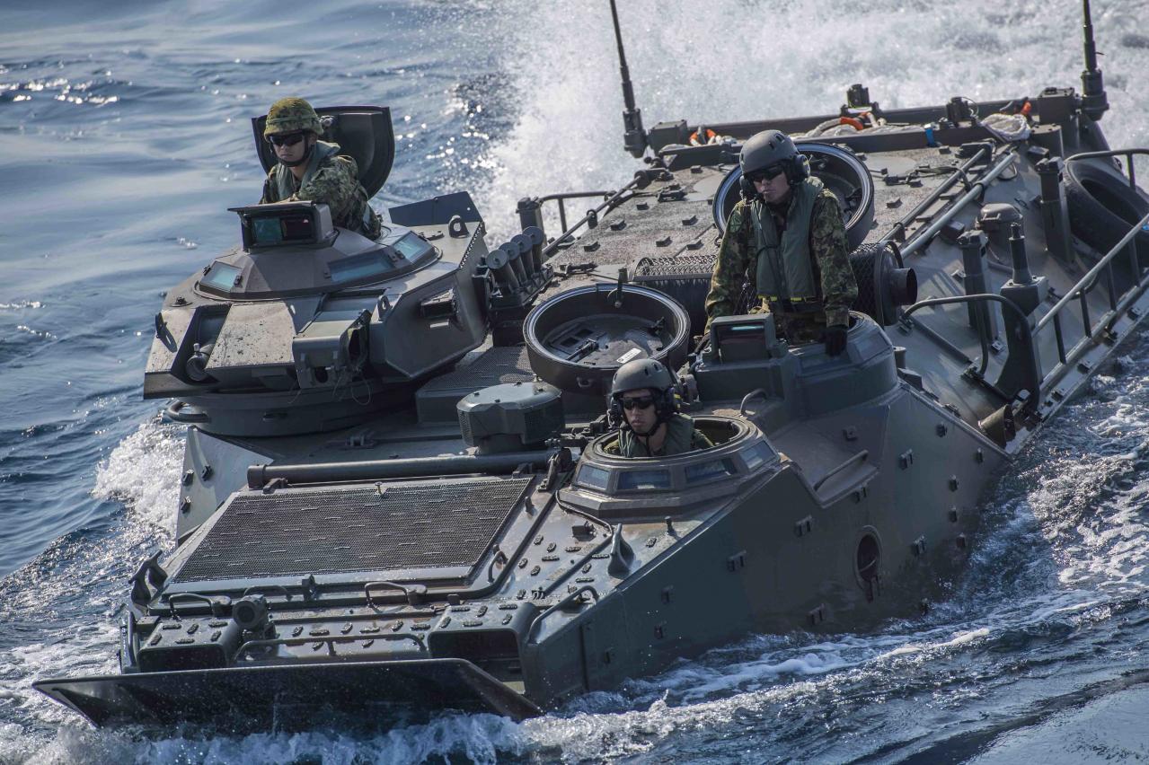 水上と陸上を走れる装甲車 v7のすごい実力 地上72km H 水上で13km Hで走れる Motor Fan モーターファン