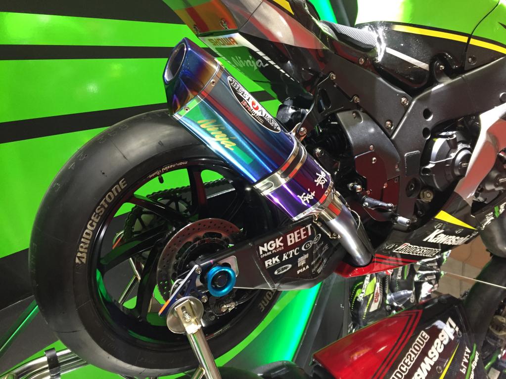 カワサキ Ninja ZX-10RR」超ド迫力！2019鈴鹿8耐優勝マシンが目の前に