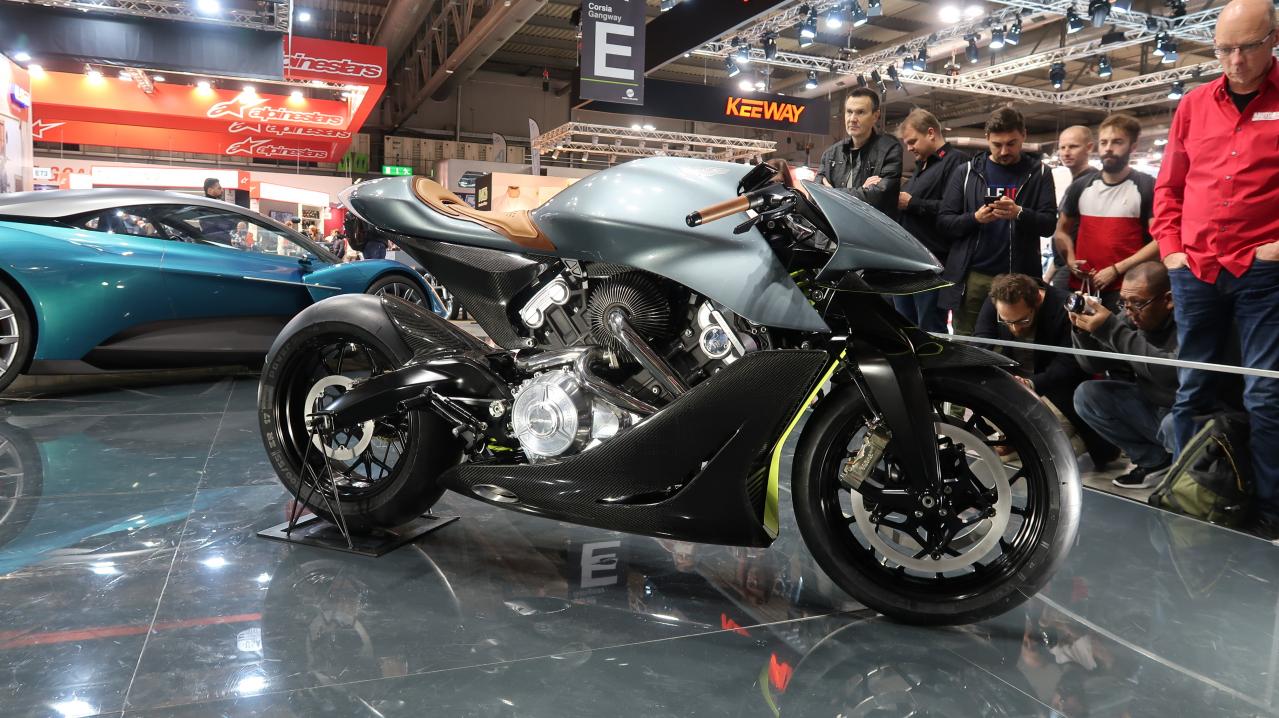 約1300万円 アストンマーティン ブラウ シューペリア が手がけたバイク Amb 001 Eicma19 Motor Fan Bikes モータファンバイクス