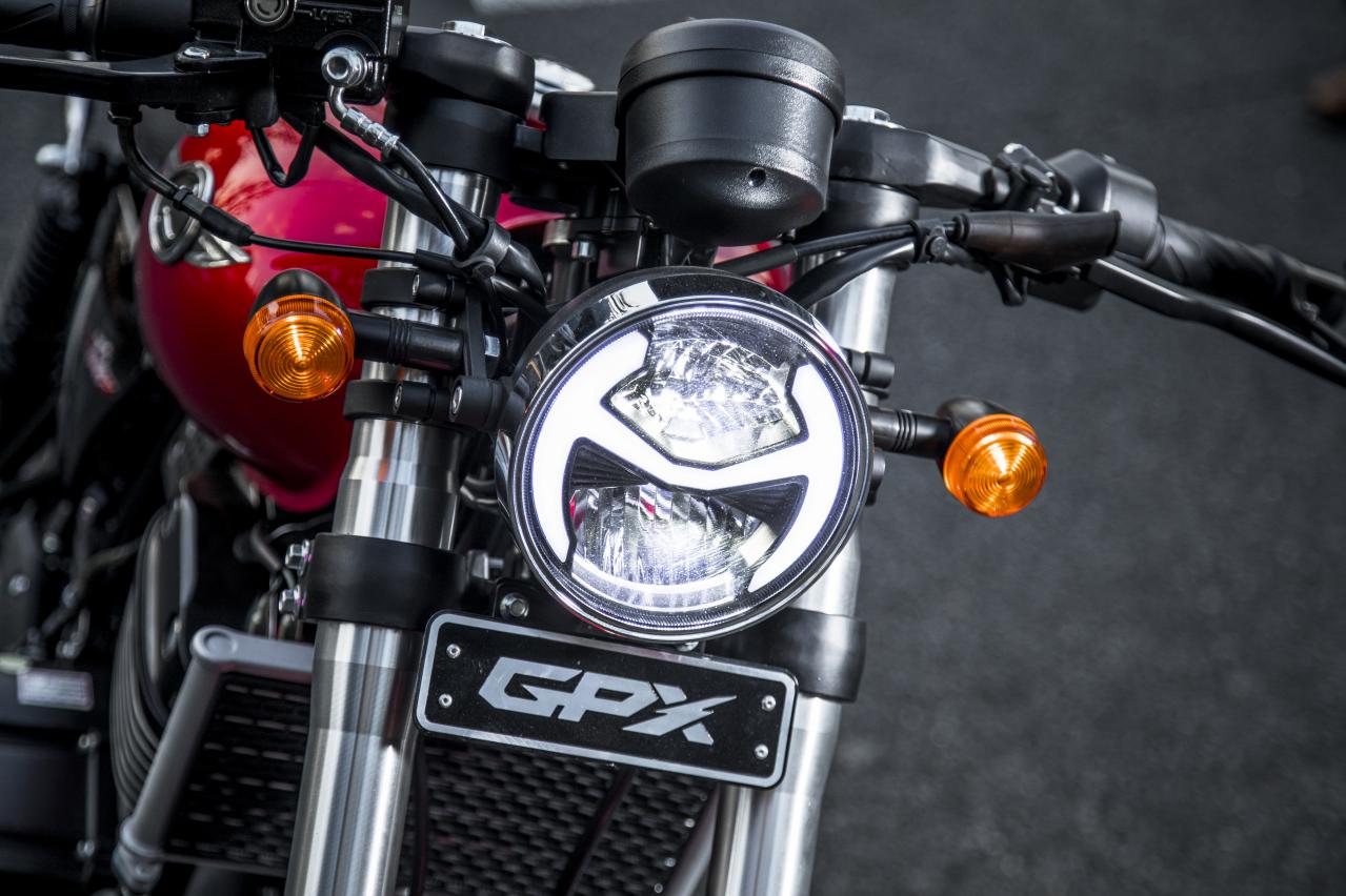 250ccのミッションバイクが45万9800円は安すぎる Gpx レジェンド250ツイン試乗 Motor Fan Bikes モータファンバイクス ページ 2 2