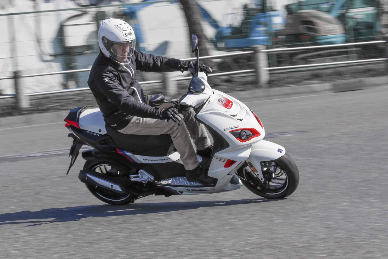 カッコいいは正義 レーシングイメージの50ccスクーター プジョー スピードファイト50 R Cup試乗 Motor Fan Bikes モータファンバイクス ページ 2 2