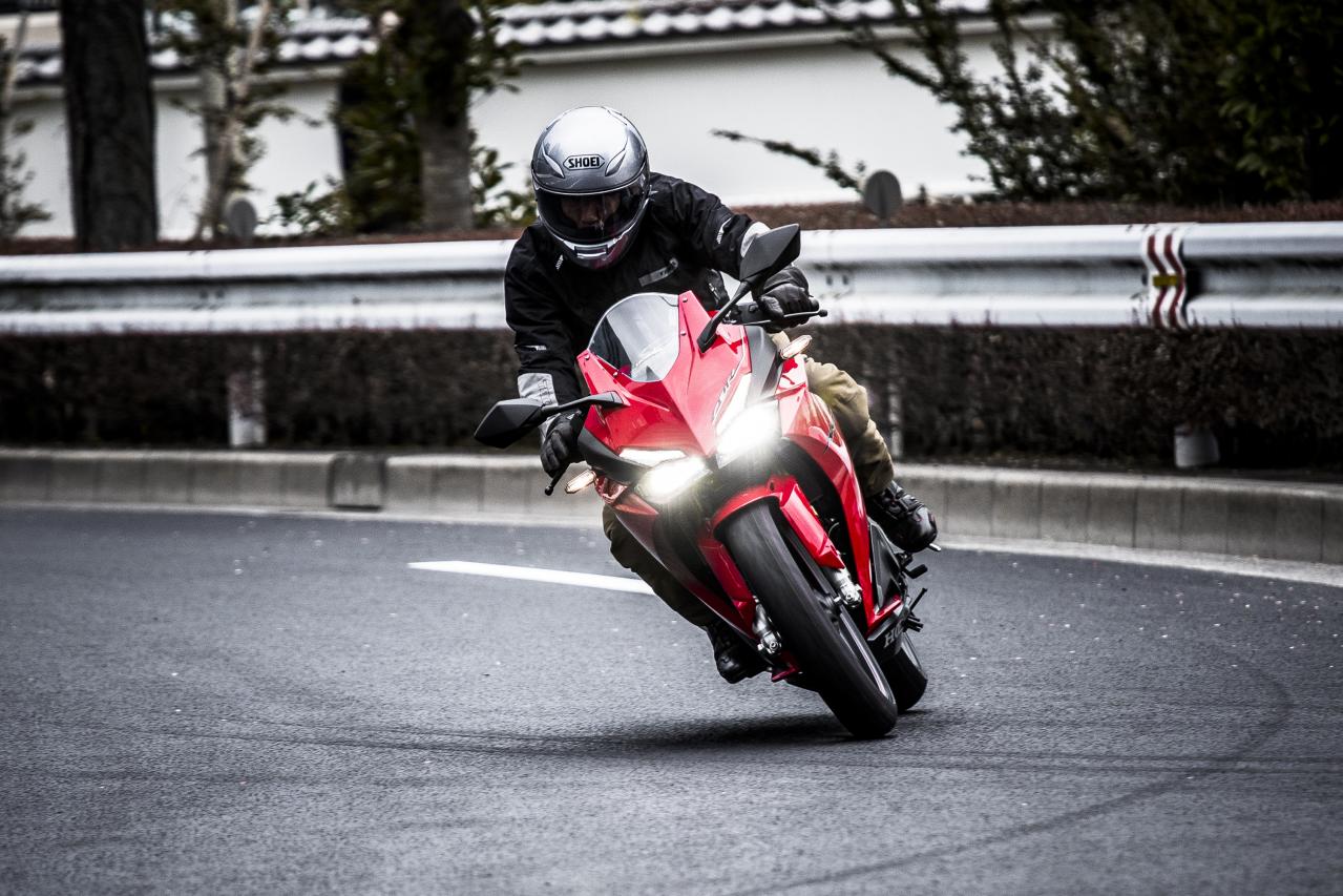 ホンダcbr250rrか ヤマハyzf R25か アレコレ比べて分かったキャラの違い Motor Fan Bikes モータファンバイクス