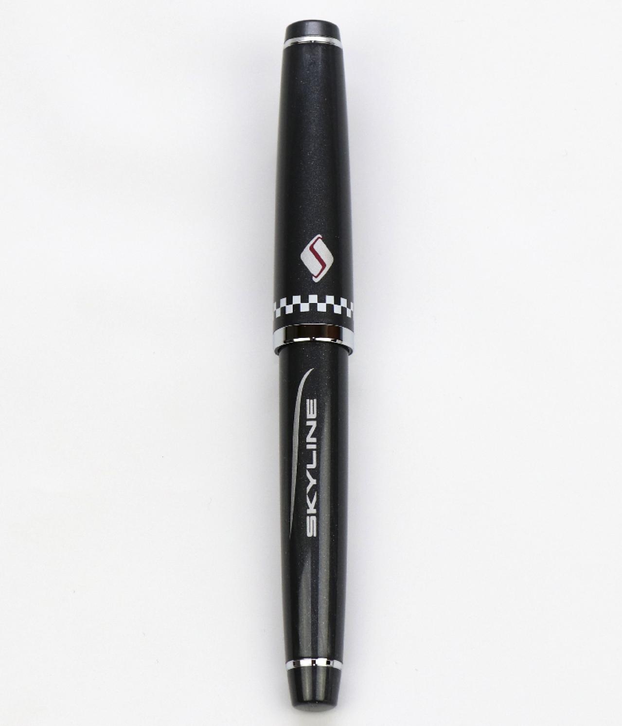 日産R32スカイラインGT-Rモチーフの万年筆が登場！ 価格は1万6000円