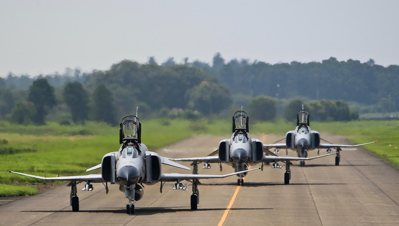 航空自衛隊：『防衛百景』百里基地で「ラスト・ファントム」の現場を見る F-4EJ改｜Motor-Fan[モーターファン]