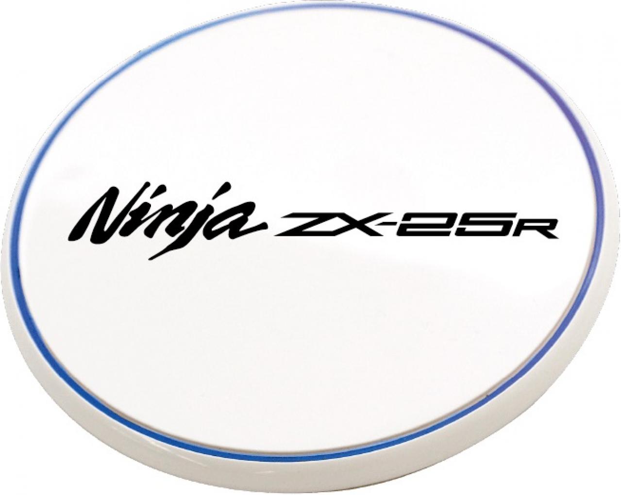 試乗で貰える！ Ninja ZX-25Rのロゴ入り、スマホ用ワイヤレス充電器