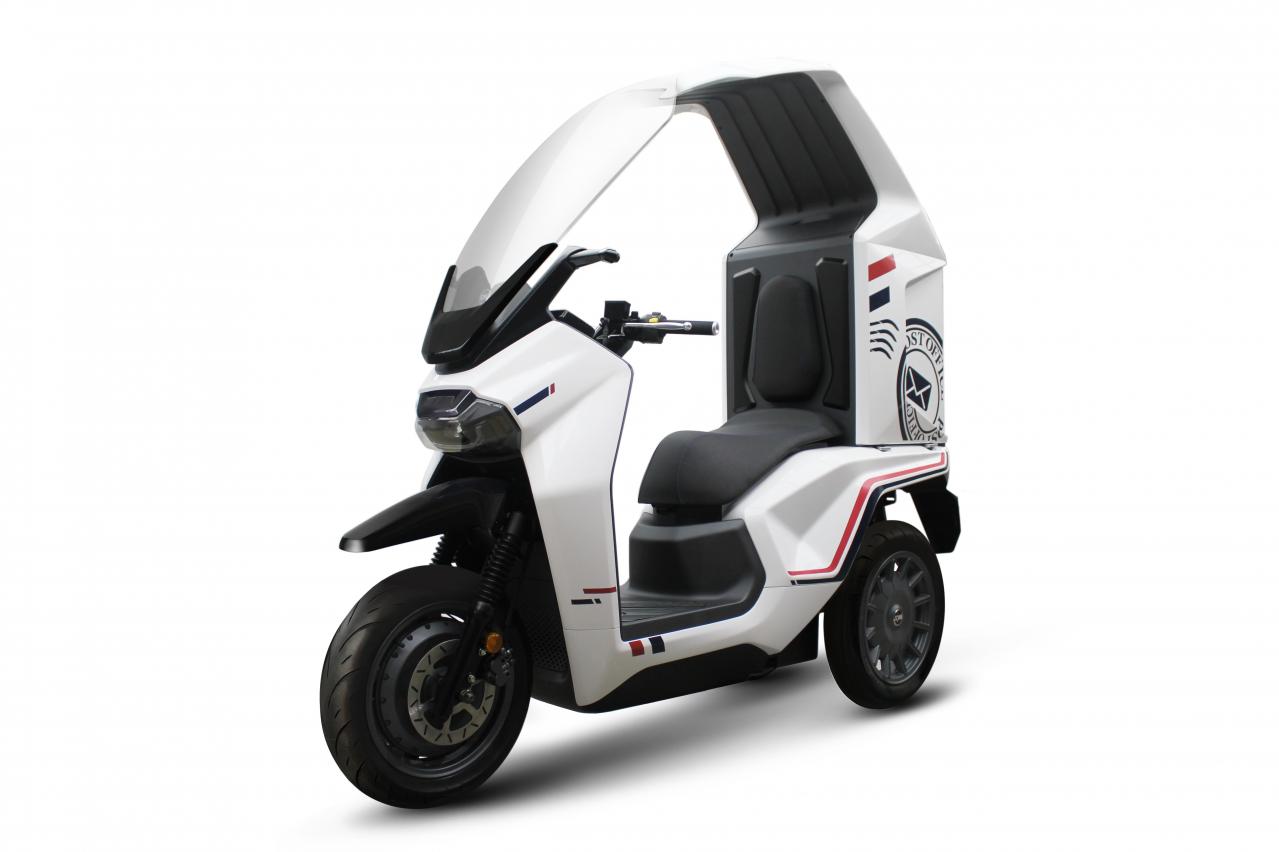 台湾情報 ルーフ付きスクーターに新型 Sym Ef3は普通自動二輪免許のパワフル電動モデル Motor Fan Bikes モータファンバイクス
