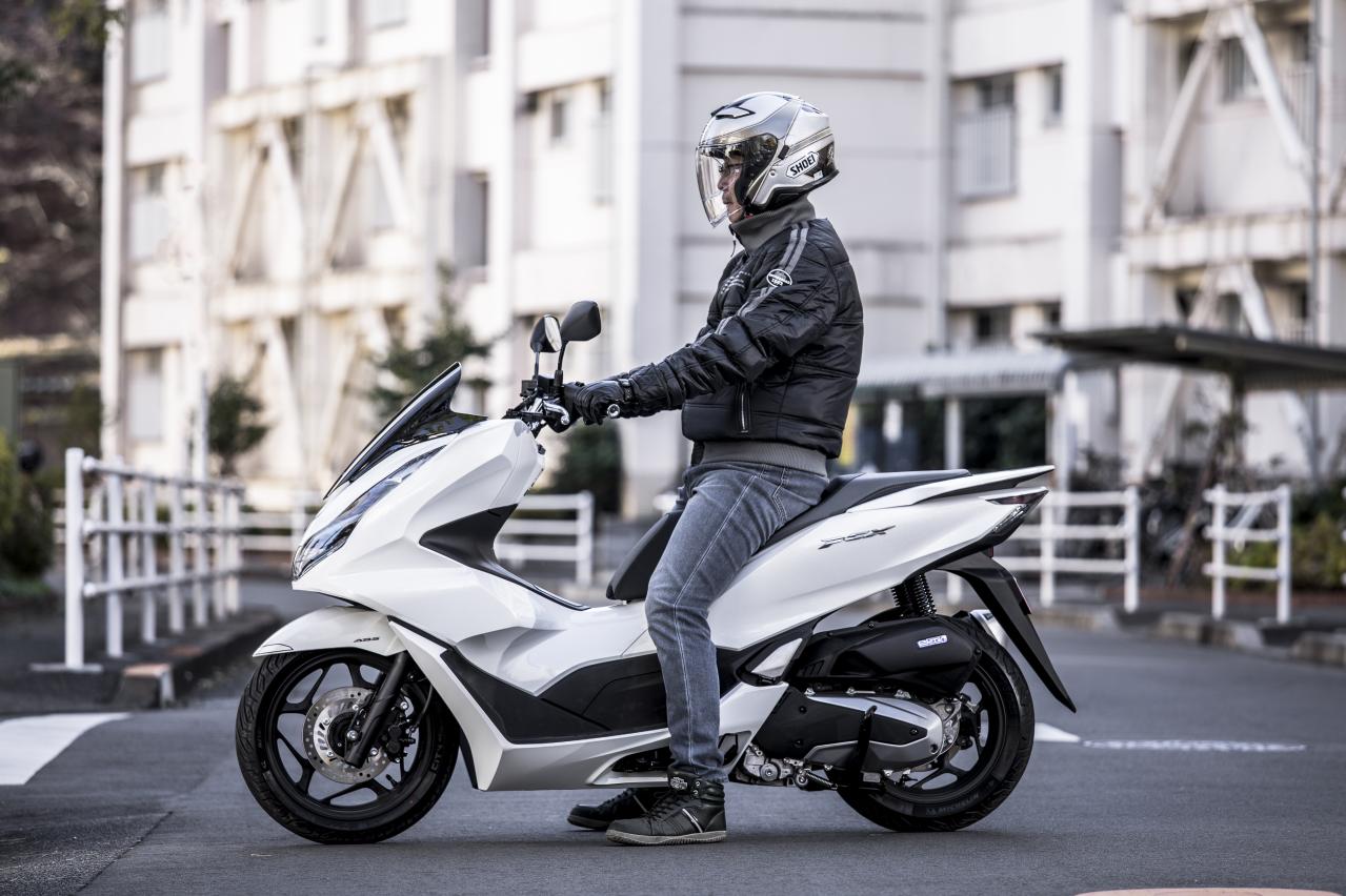ホンダpcxがモデルチェンジで大進化 通勤バイクでありながら ツーリングの相棒にもなる逸材だ Motor Fan Bikes モータファンバイクス