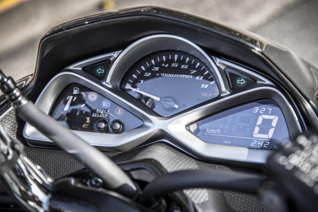 不快な振動カット の足まわりが秀逸 155ccスクーター ヤマハマジェスティs試乗 Motor Fan Bikes モータファンバイクス ギャラリー
