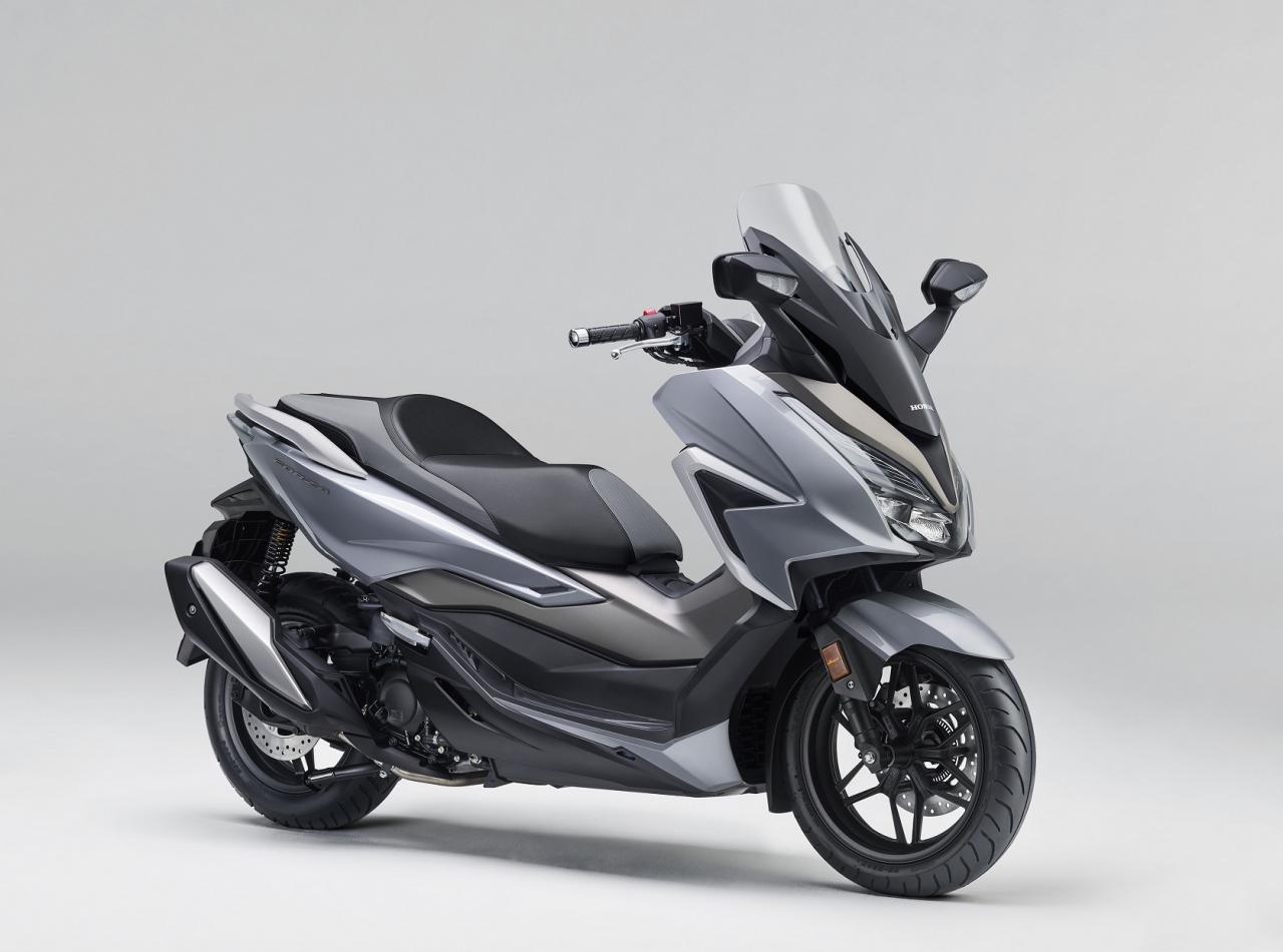 250ccスクーター ホンダフォルツァがモデルチェンジ 新エンジンで燃費性能が向上 Motor Fan Bikes モータファンバイクス