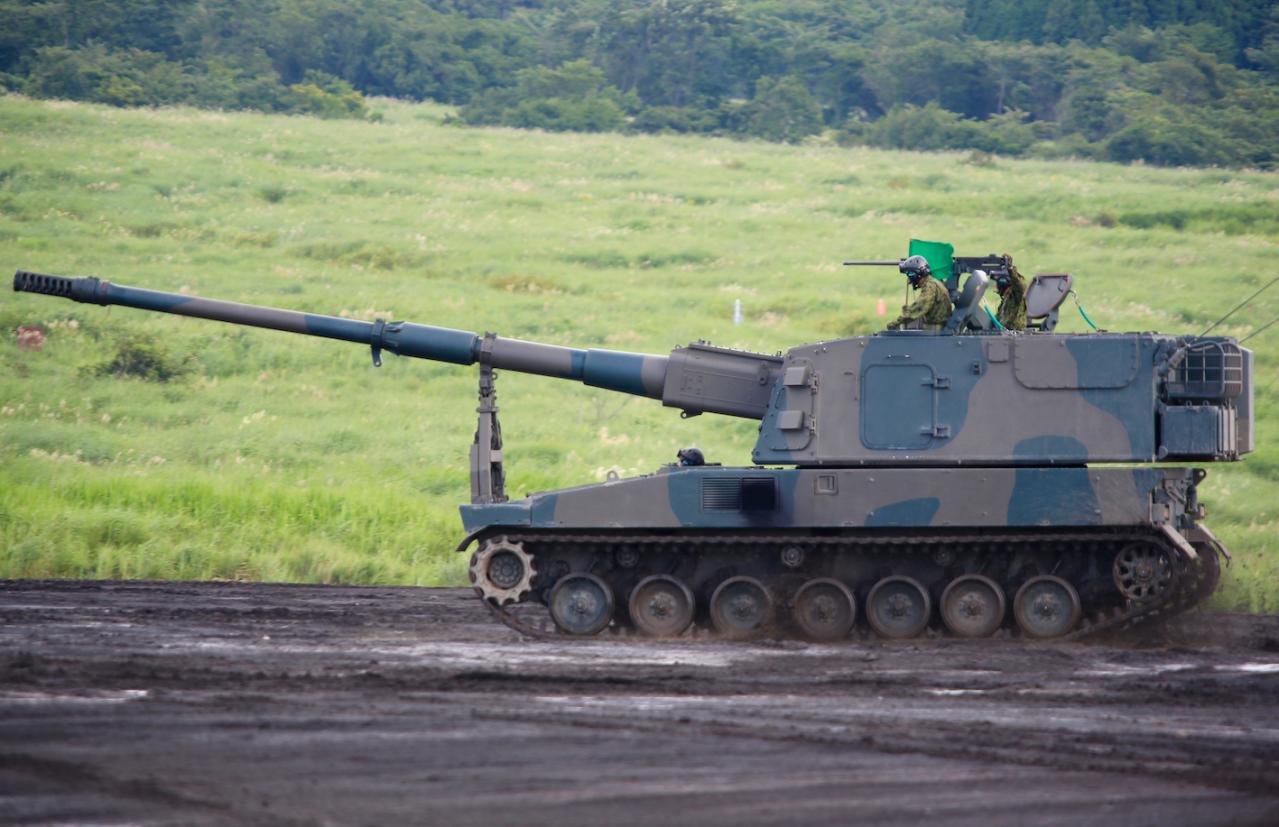 陸上自衛隊 最大射程約30kmの自走砲 99式自走155mm榴弾砲 砲弾や装薬などの装填を自動化した高性能車 Motor Fan モーターファン